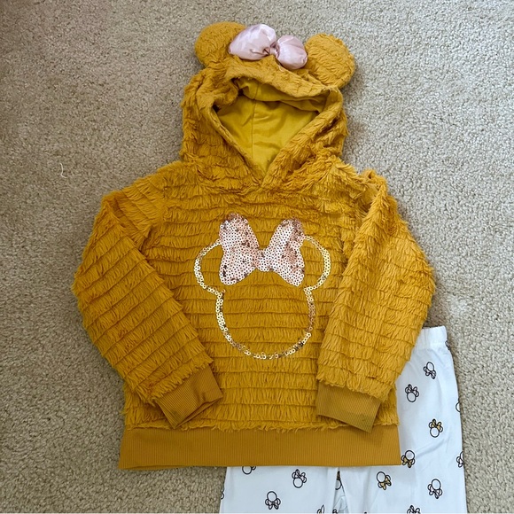 3/$25 Disney Minnie Mouse Faux Fur Outfit Set - Picture 3 of 6